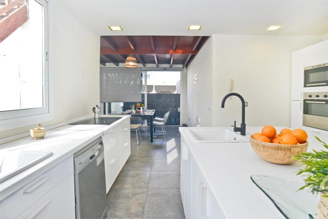 La Casa De La Playa Villa Puerto del Carmen  Dış mekan fotoğraf